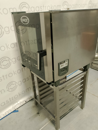 Piec konwekcyjno-parowy Unox XVC205E z podstawą 5XGN 2/3
