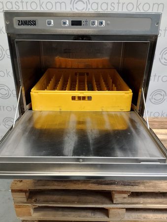 Zmywarka podblatowa Zanussi NUC30P, 400V, 2 doz., pompa