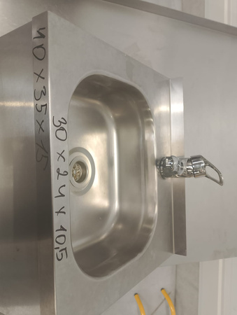 Umywalka ze stali nierdzewnej jednokomorowa z baterią 40 x 35