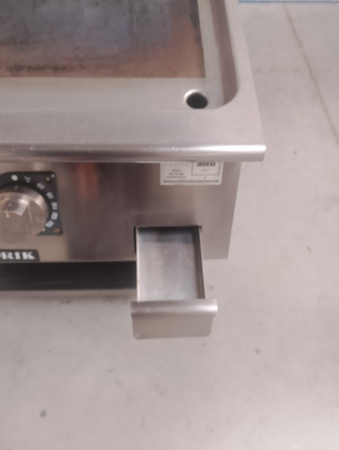 PŁYTA GRILLOWA NA PODSTAWIE JEZDNEJ Z ELEMENTEM NEUTRALNYM Giorik