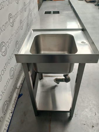 Stół ze zlewem i odbijakiem na kawę oraz szafką 236x60x98