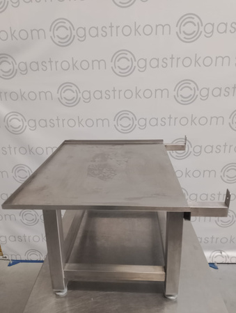 Podstawa pod urządzenia z możliwością przykręcania do ściany.