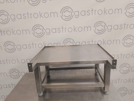 Podstawa pod urządzenia z możliwością przykręcania do ściany.