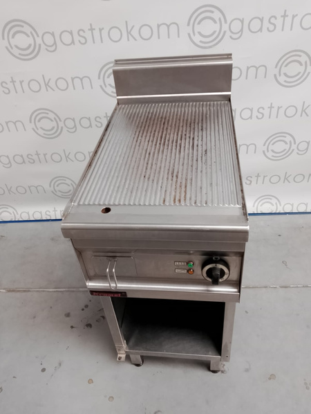 Płyta grillowa ryflowana 700.PBE-400 R-C na podstawie szafkowej