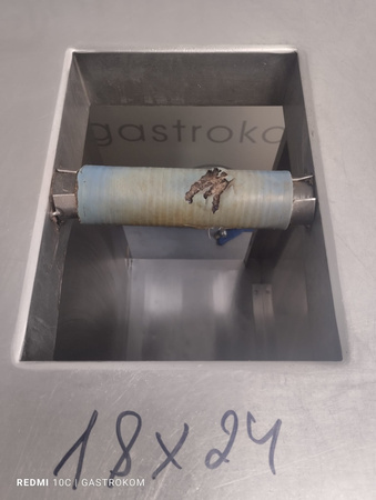 Stół ze zlewem i odbijakiem na kawę oraz szafką 236x60x98