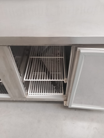 Stół chłodniczy 3-drzwiowy DM-94003-04