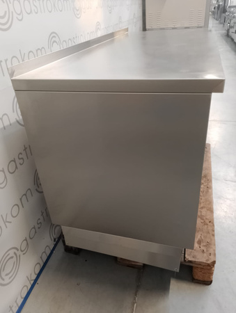 Stół przyścienny zabudowany z 2 półkami 160x70x85