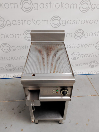 Płyta grillowa ryflowana 700.PBE-400 R-C na podstawie szafkowej