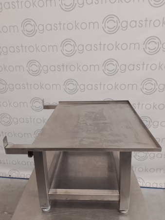 Podstawa pod urządzenia z możliwością przykręcania do ściany.
