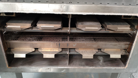 Piec do pizzy przelotowy elektryczny 1 komora z podstawą Moretti Forni TT98E