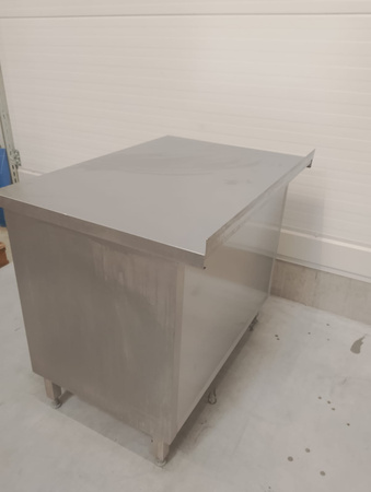 Stół z drzwiami skrzydłowymi 100x70