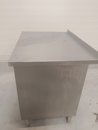 Stół z drzwiami skrzydłowymi 100x70