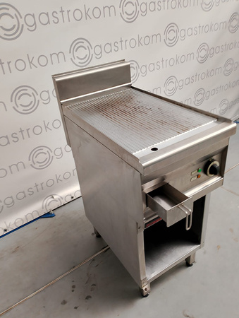 Płyta grillowa ryflowana 700.PBE-400 R-C na podstawie szafkowej