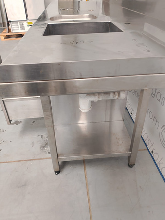 Stół barowy z 2 zlewami i kratką do mycia 251x70