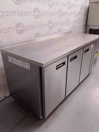 STÓŁ CHŁODNICZY 3-DRZWIOWY STALGAST 841036