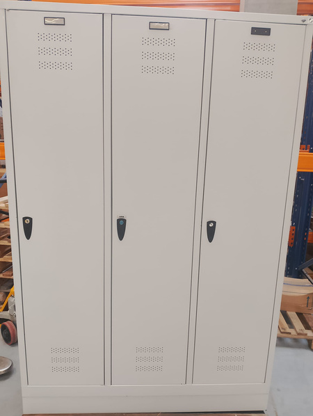 Szafka BHP ubraniowa trzydrzwiowa 180 cm x 120 cm