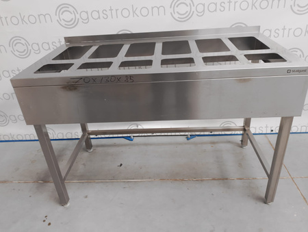Stół z otworami na pojemniki GN 18x1/6