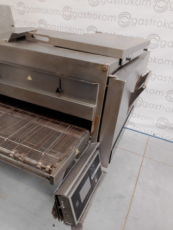 Piec do pizzy przelotowy elektryczny 1 komora z podstawą Moretti Forni TT98E