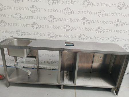 Stół ze zlewem i odbijakiem na kawę oraz szafką 236x60x98