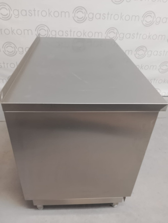Stół przyścienny zabudow. z 2 półkami 120x70