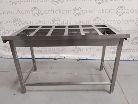 Stół z otworami na pojemniki GN 18x1/6