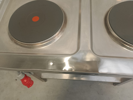 KUCHNIA ELEKTRYCZNA Z PÓŁKĄ 4-PŁYTOWA