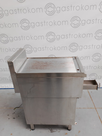 Płyta grillowa ryflowana 700.PBE-400 R-C na podstawie szafkowej