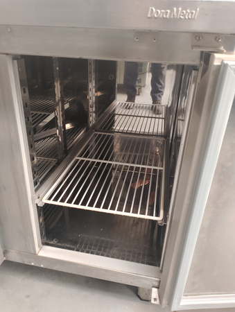 Stół chłodniczy 3-drzwiowy DM-94003-04