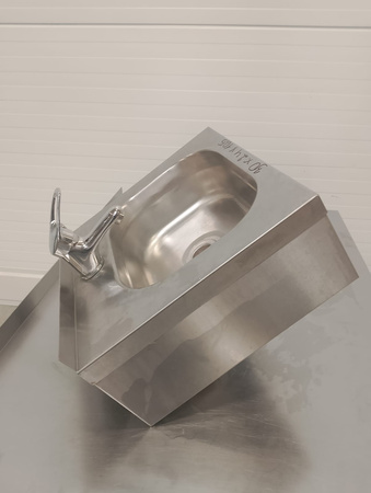 Umywalka ze stali nierdzewnej jednokomorowa z baterią 40 x 35