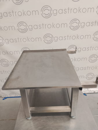 Podstawa pod urządzenia z możliwością przykręcania do ściany.
