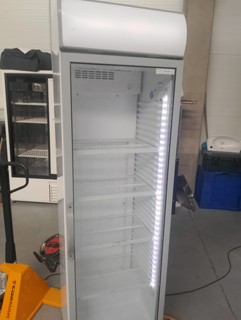 Witryna na napoje CMV 375