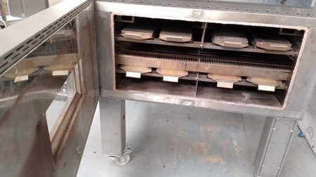 Piec do pizzy przelotowy elektryczny 1 komora z podstawą Moretti Forni TT98E