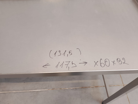 Stół 131,5x60x90 (blat nie na całości 117,5x60)