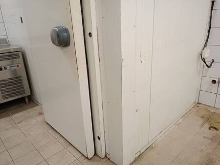 Komora chłodnicza 1,40x2,28x2,30 m drzwi 80-L